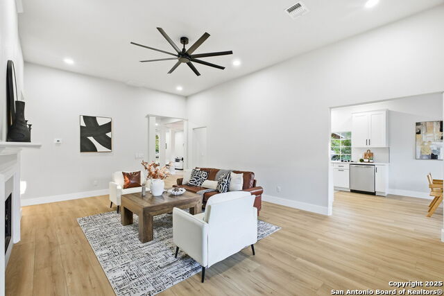 Image 20 of 35 For 13319 Overglen