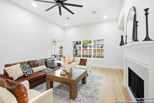 Image 21 of 35 For 13319 Overglen