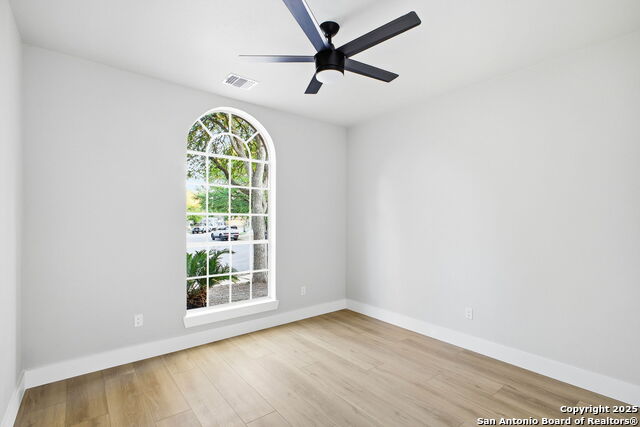 Image 28 of 35 For 13319 Overglen