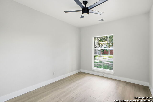 Image 30 of 35 For 13319 Overglen