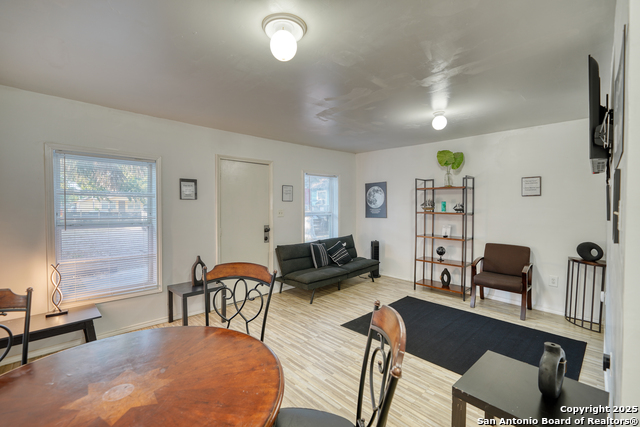 Image 4 of 11 For 444 Taft Blvd  B