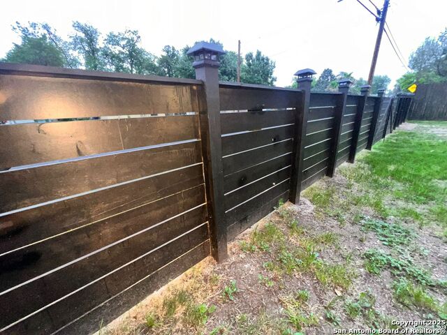 Image 8 of 11 For 444 Taft Blvd  B