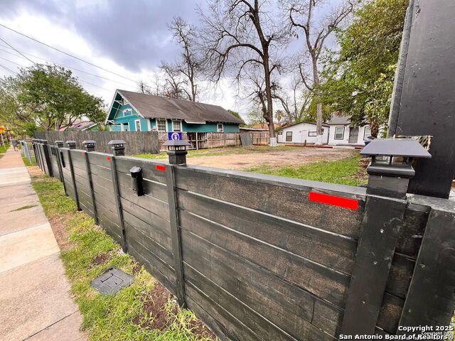 Image 9 of 11 For 444 Taft Blvd  B