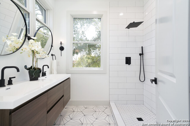 Image 16 of 50 For 419 N Mesquite St