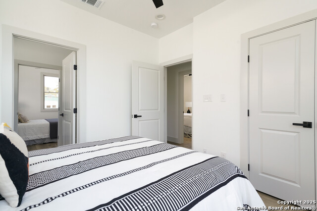 Image 25 of 50 For 419 N Mesquite St