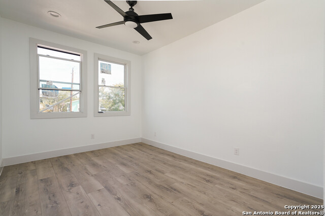 Image 26 of 50 For 419 N Mesquite St