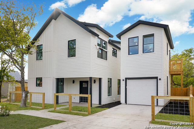 Image 3 of 50 For 419 N Mesquite St