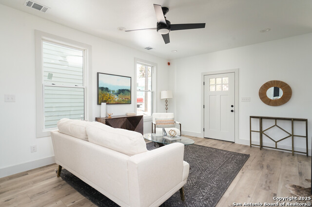 Image 6 of 50 For 419 N Mesquite St