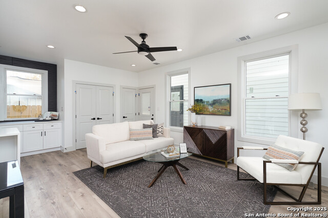 Image 8 of 50 For 419 N Mesquite St