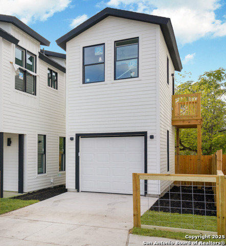 Image 2 of 21 For 419 N Mesquite St  2