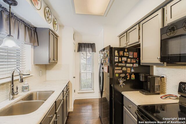 Image 13 of 21 For 11839 Parliament  2013