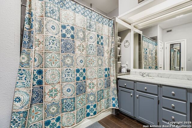 Image 17 of 21 For 11839 Parliament  2013