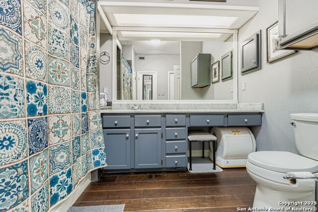 Image 18 of 21 For 11839 Parliament  2013