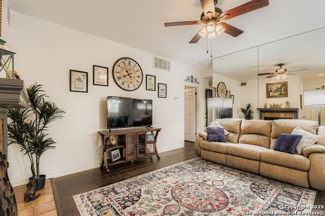 Image 7 of 21 For 11839 Parliament  2013