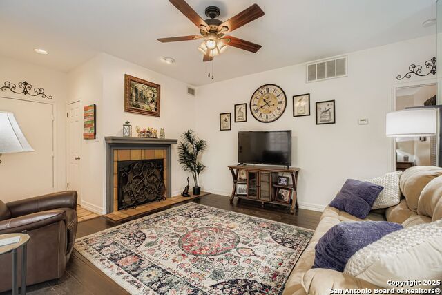 Image 8 of 21 For 11839 Parliament  2013