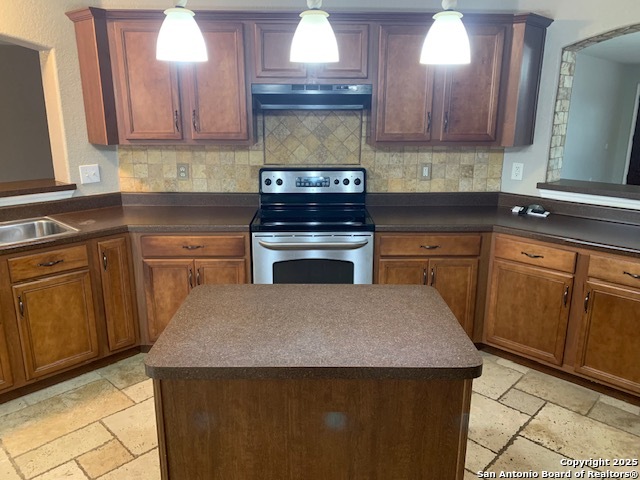 Image 2 of 21 For 160 Latigo Lane 187