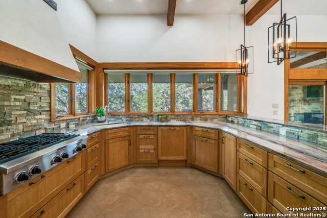 Image 10 of 39 For 701 Riverbend Blvd.