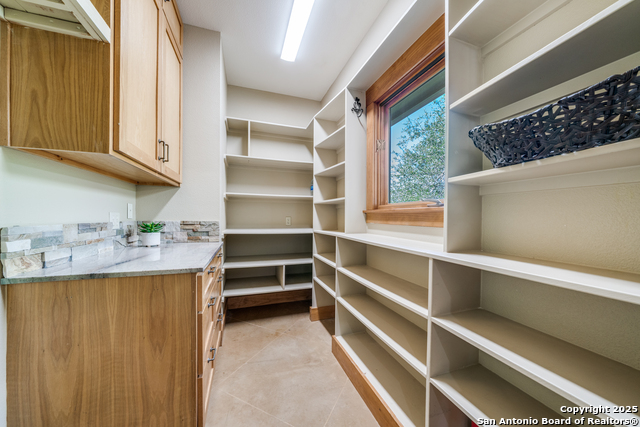 Image 11 of 39 For 701 Riverbend Blvd.