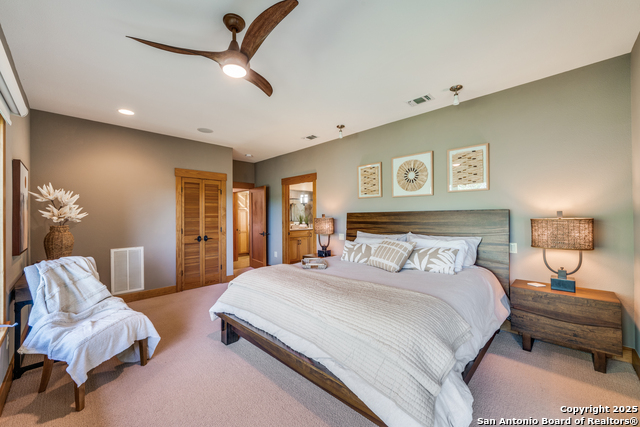 Image 15 of 39 For 701 Riverbend Blvd.