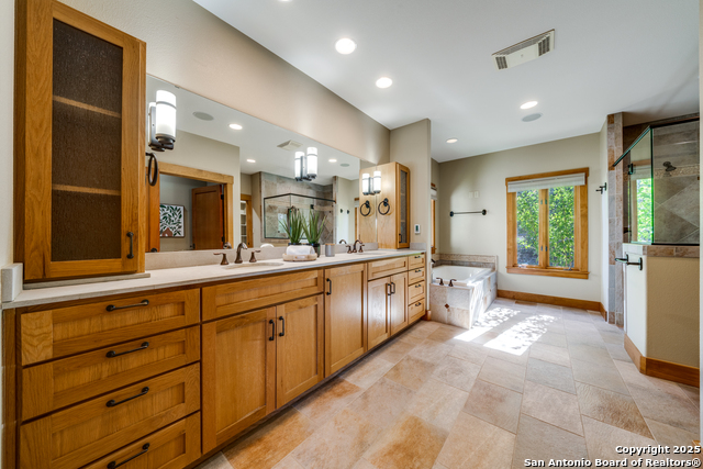 Image 16 of 39 For 701 Riverbend Blvd.