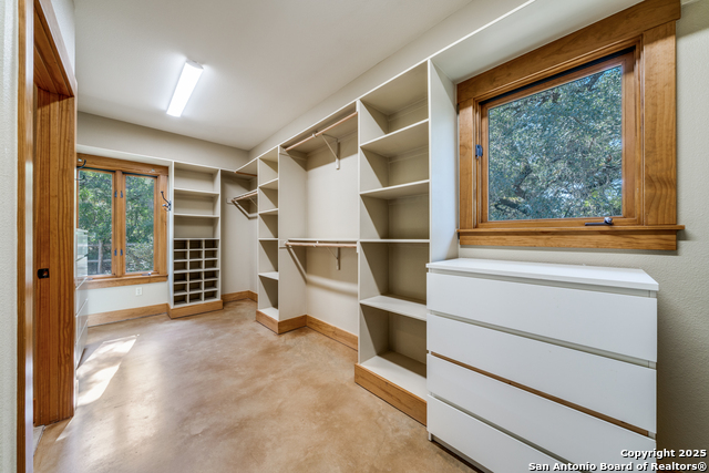 Image 18 of 39 For 701 Riverbend Blvd.