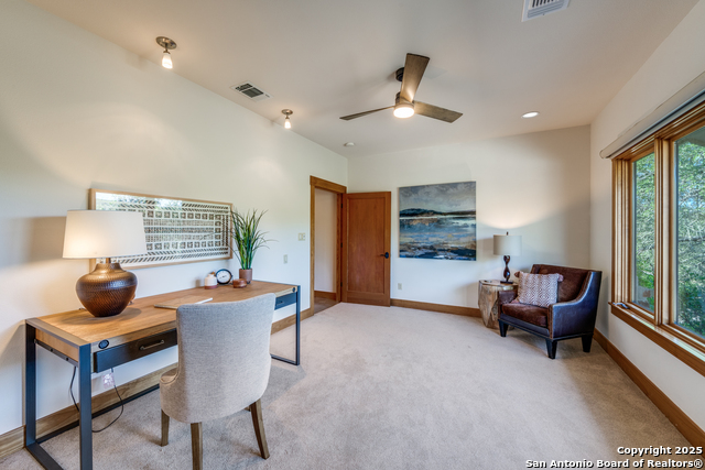 Image 21 of 39 For 701 Riverbend Blvd.