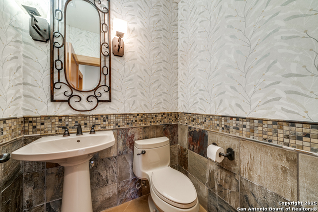 Image 22 of 39 For 701 Riverbend Blvd.