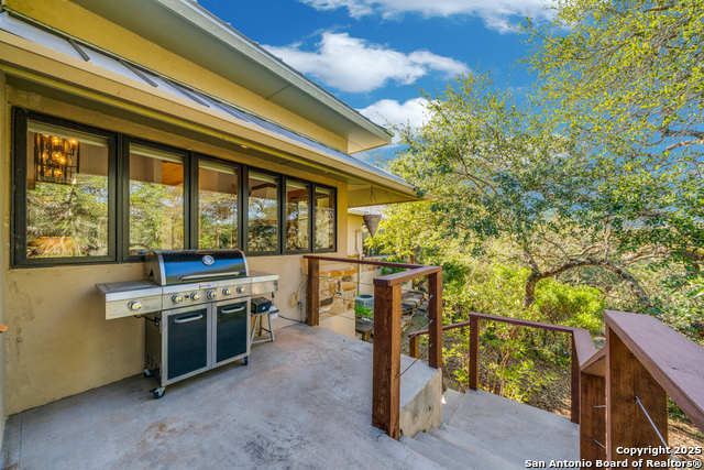 Image 27 of 39 For 701 Riverbend Blvd.