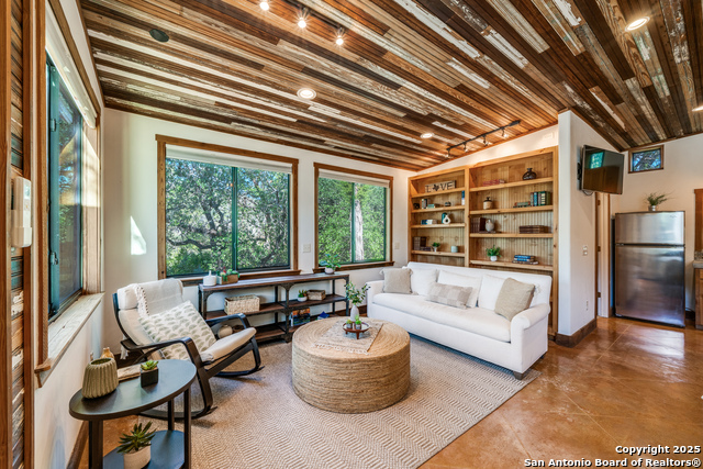 Image 36 of 39 For 701 Riverbend Blvd.