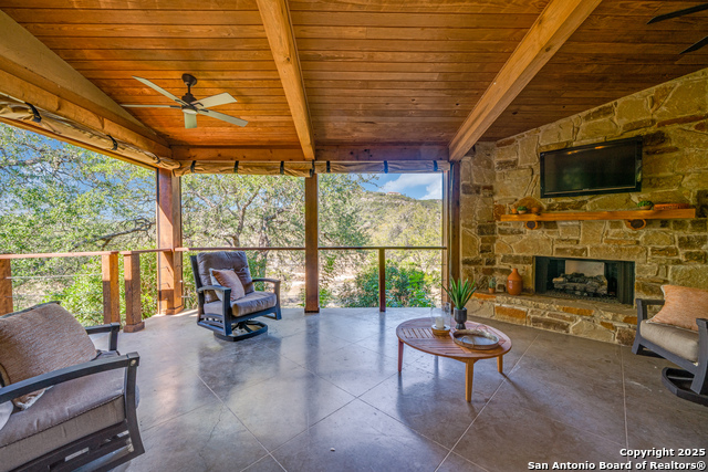 Image 6 of 39 For 701 Riverbend Blvd.