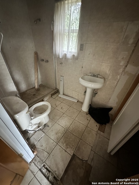 Image 12 of 22 For 1222 Hillcrest