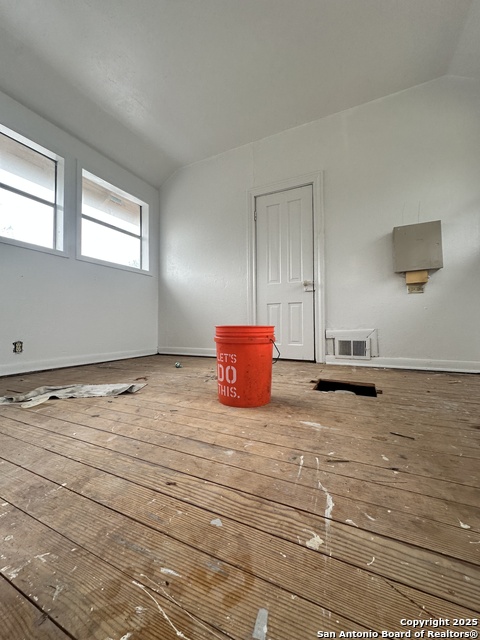 Image 14 of 22 For 1222 Hillcrest