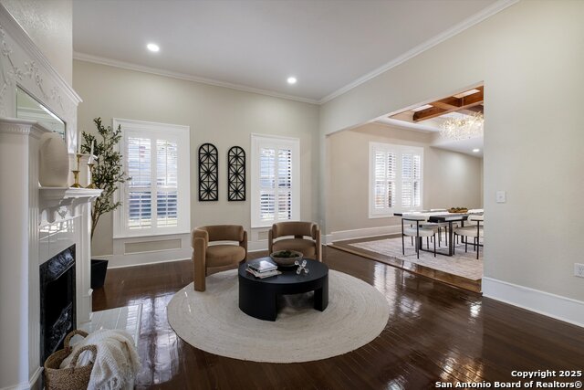 Image 10 of 47 For 617 Guenther E