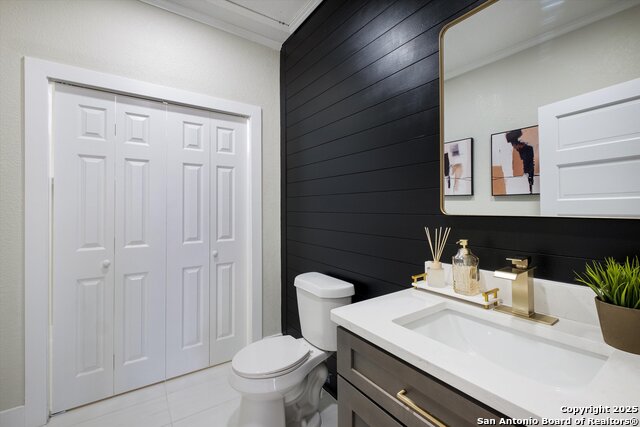 Image 18 of 47 For 617 Guenther E