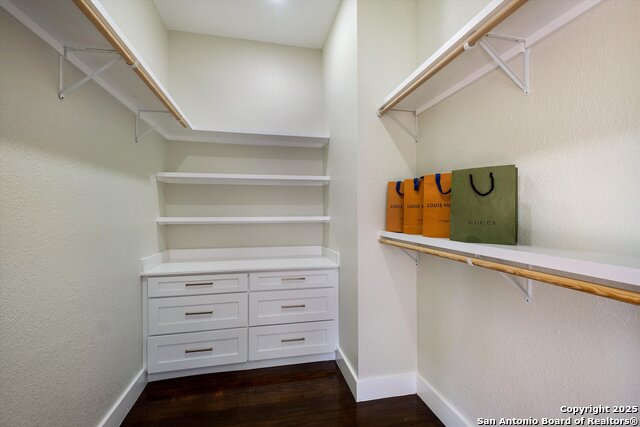 Image 23 of 47 For 617 Guenther E