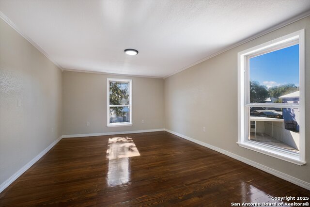 Image 26 of 47 For 617 Guenther E