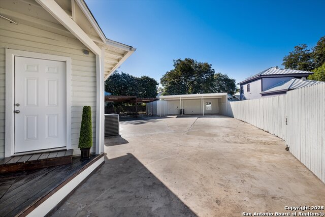 Image 27 of 47 For 617 Guenther E