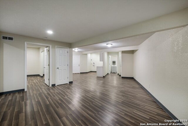 Image 29 of 47 For 617 Guenther E