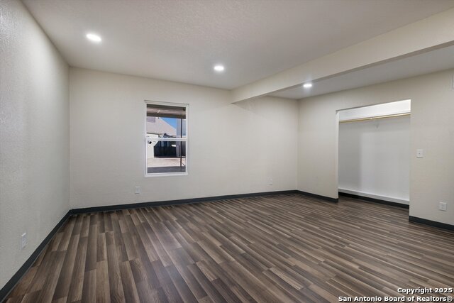 Image 32 of 47 For 617 Guenther E