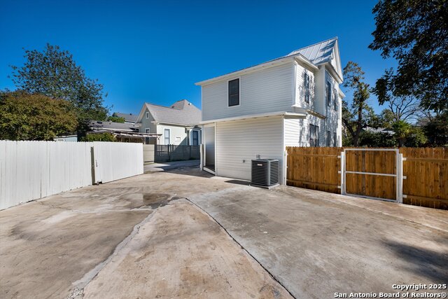 Image 35 of 47 For 617 Guenther E