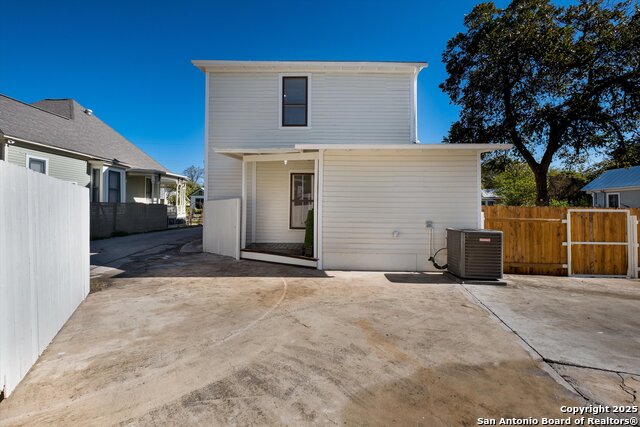 Image 37 of 47 For 617 Guenther E