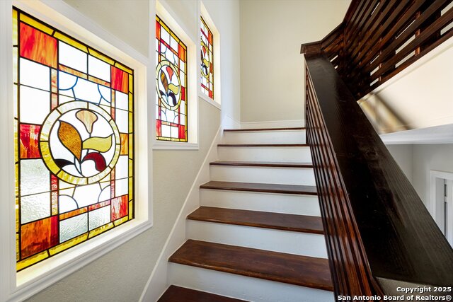 Image 6 of 47 For 617 Guenther E