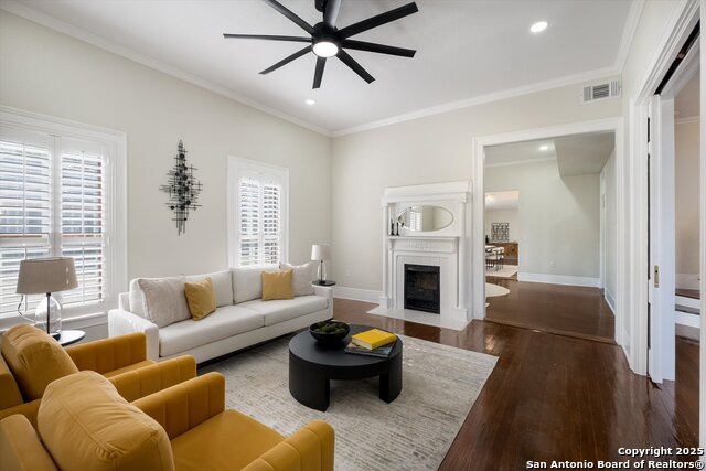 Image 9 of 47 For 617 Guenther E