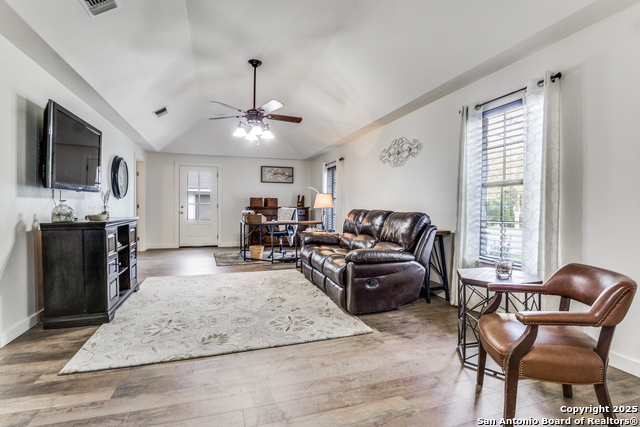 Image 6 of 23 For 104 Whippoorwill Ct