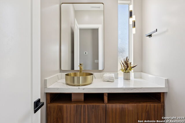 Image 40 of 50 For 147 Las Palomas