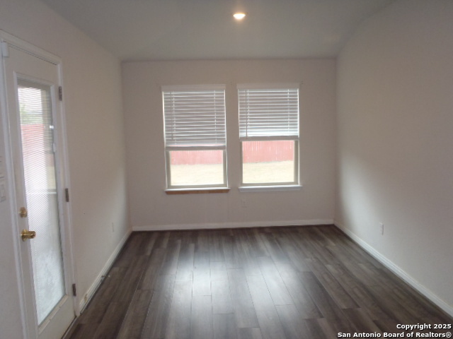 Image 14 of 27 For 1250 Lennea Garden