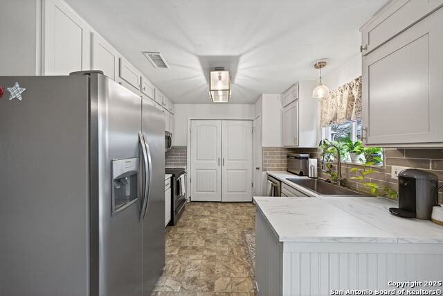 Image 8 of 26 For 764 Garden Meadow