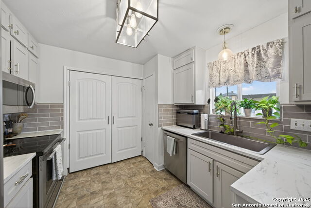 Image 9 of 26 For 764 Garden Meadow