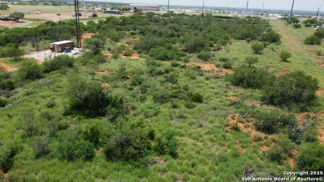 Image 5 of 9 For 2438 Interstate 35
