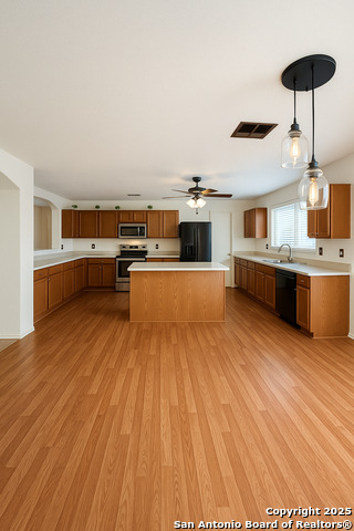 Image 2 of 30 For 9114 Laguna Falls